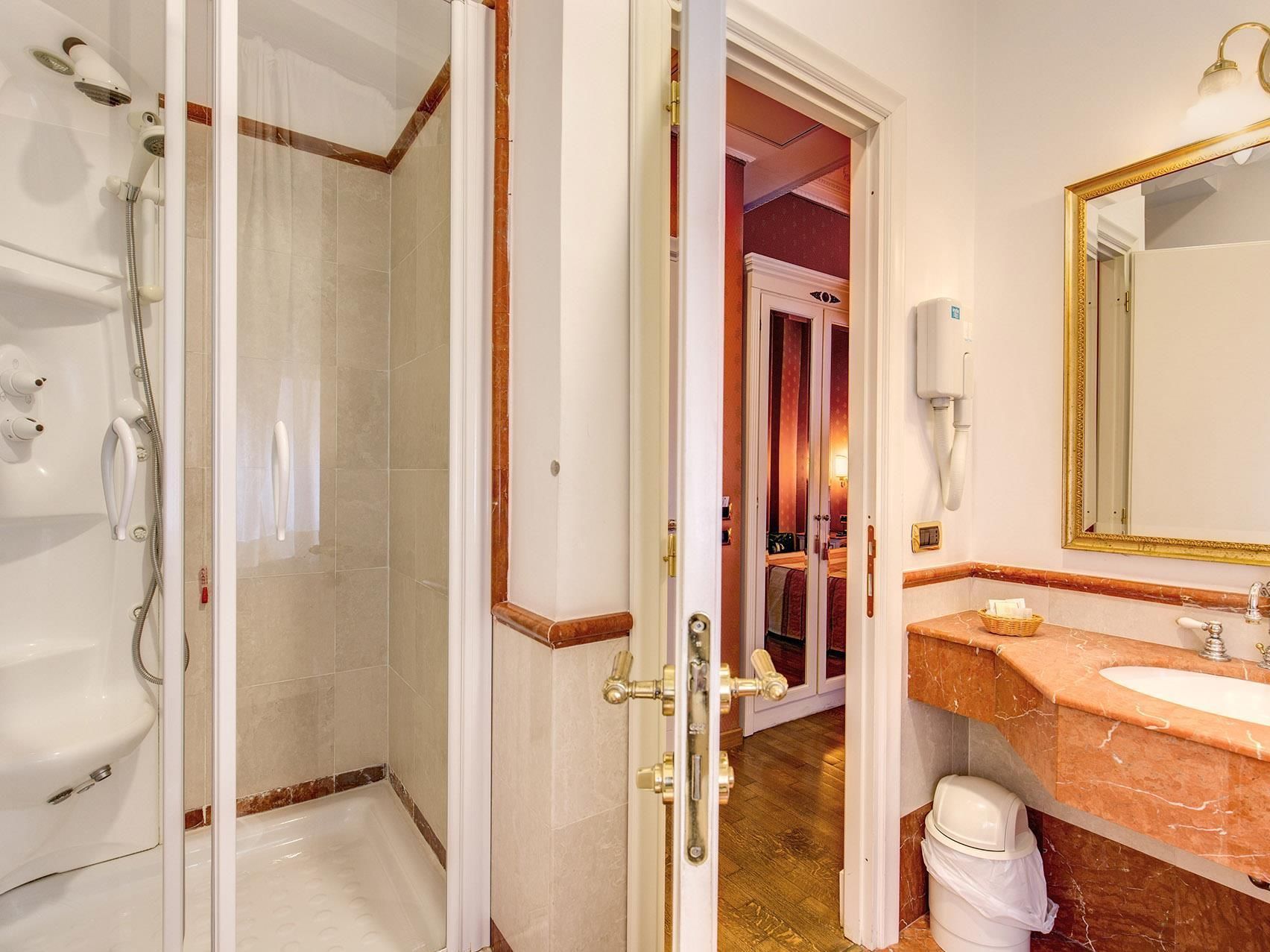 undefined Hotel La Lumiere di Piazza di Spagna 6