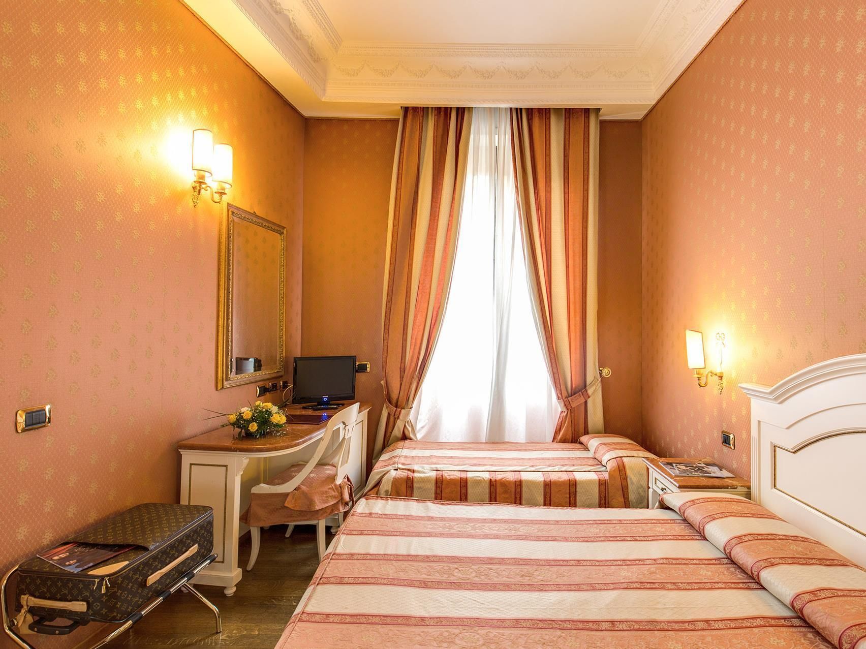 undefined Hotel La Lumiere di Piazza di Spagna 5