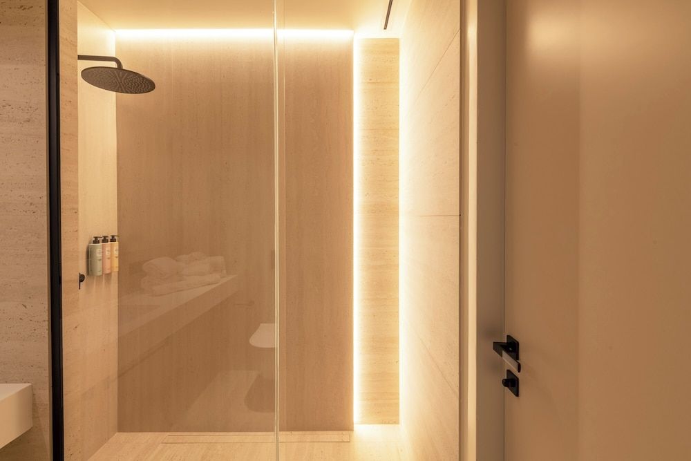 International Hotel & Suite Deluxe Suite, Hot Tub 12