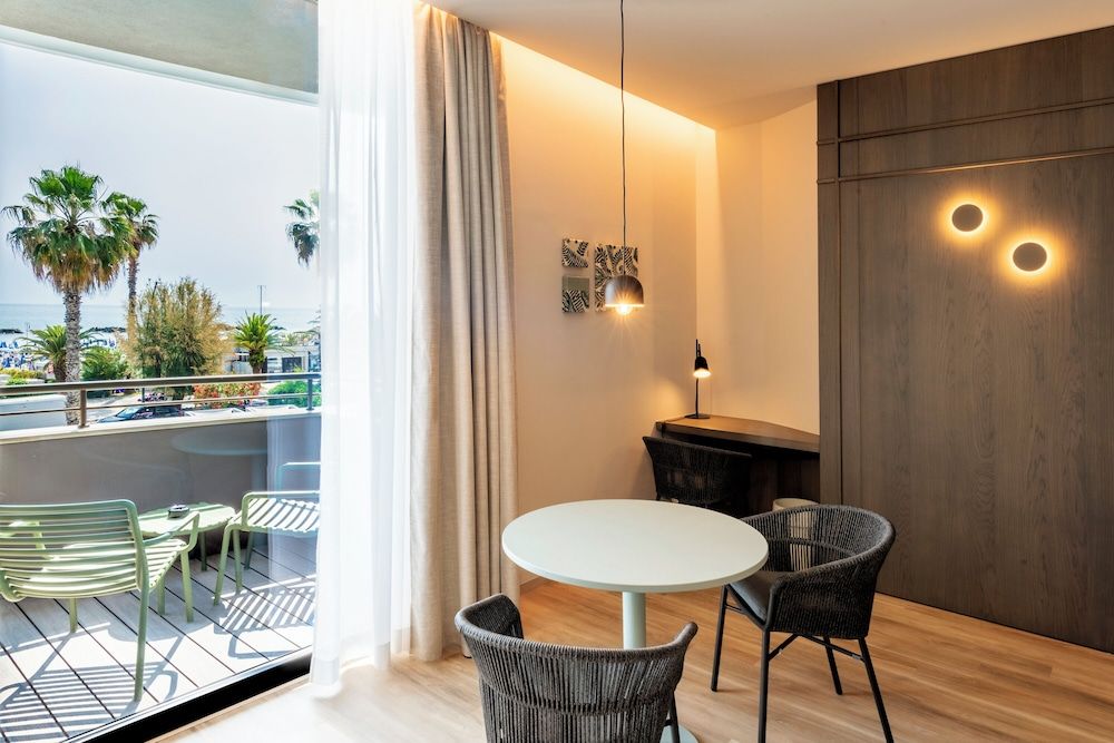 International Hotel & Suite Deluxe Suite, Hot Tub 18