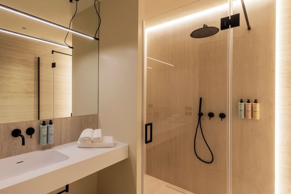 International Hotel & Suite Deluxe Suite, Hot Tub 10