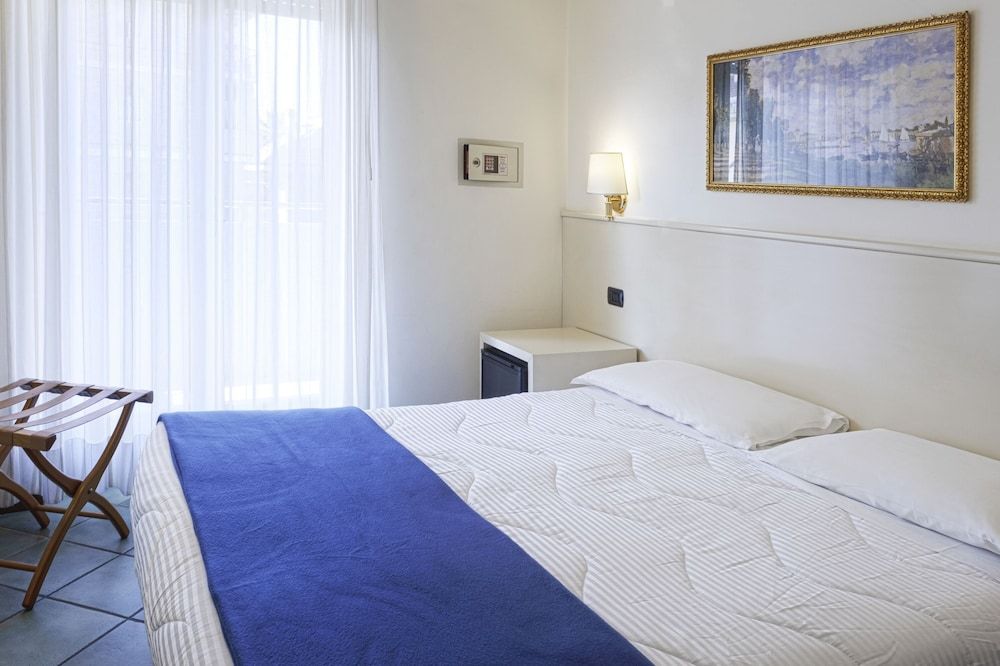 International Hotel & Suite Matrimoniale piccola 3