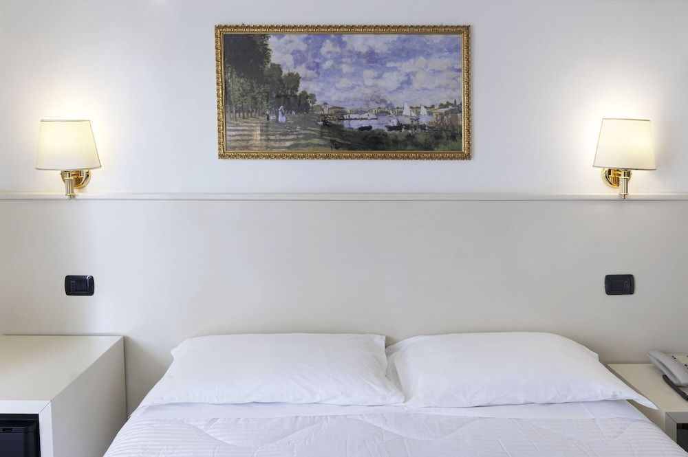 International Hotel & Suite Matrimoniale piccola 4