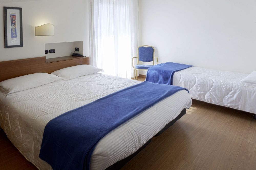 International Hotel & Suite Matrimoniale piccola con terzo letto 5