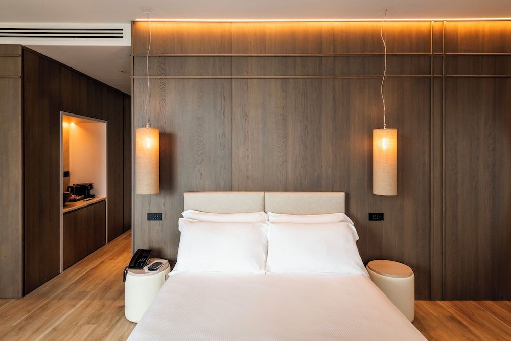 International Hotel & Suite Deluxe Suite, Hot Tub 2