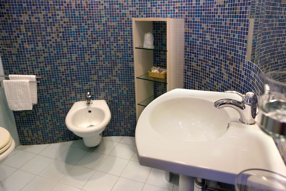 International Hotel & Suite Matrimoniale piccola 6