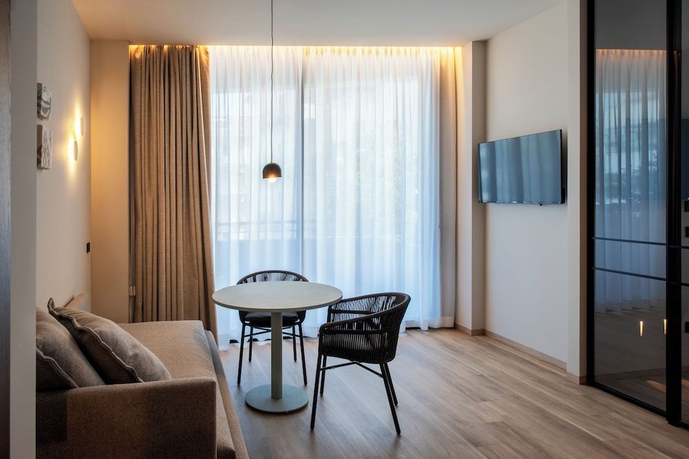 International Hotel & Suite Deluxe Suite, Hot Tub 19