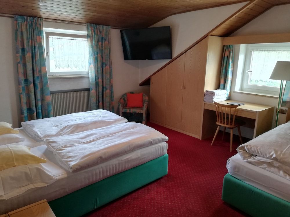 Hotel Rodes Standard Triple Room 2