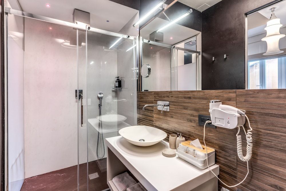 DC Collection Spagna Deluxe Double or Twin Room 6