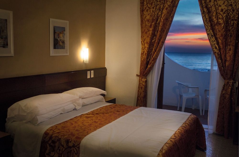 Hotel Sinuessa Terme Matrimoniale Deluxe Vista Mare con Balcone 2