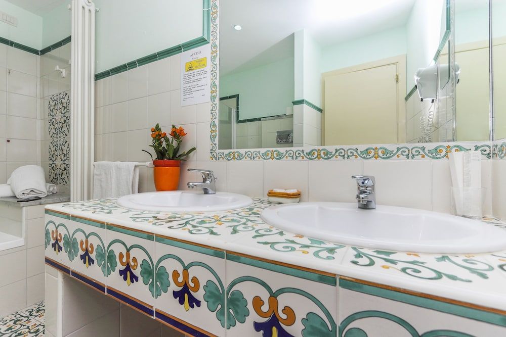 Hotel Bonadies Standard Double or Twin Room 5