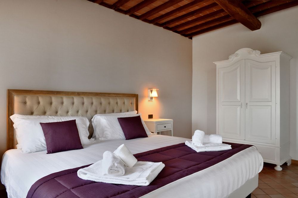 Porsenna Resort Deluxe Room 6