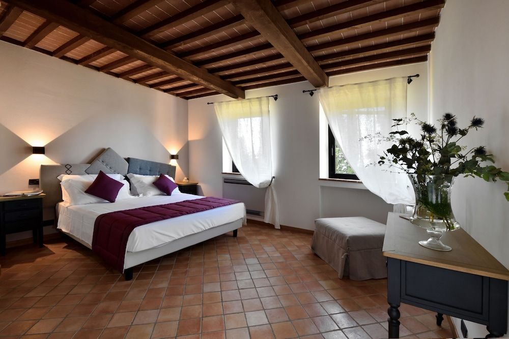 Porsenna Resort Deluxe Room 7