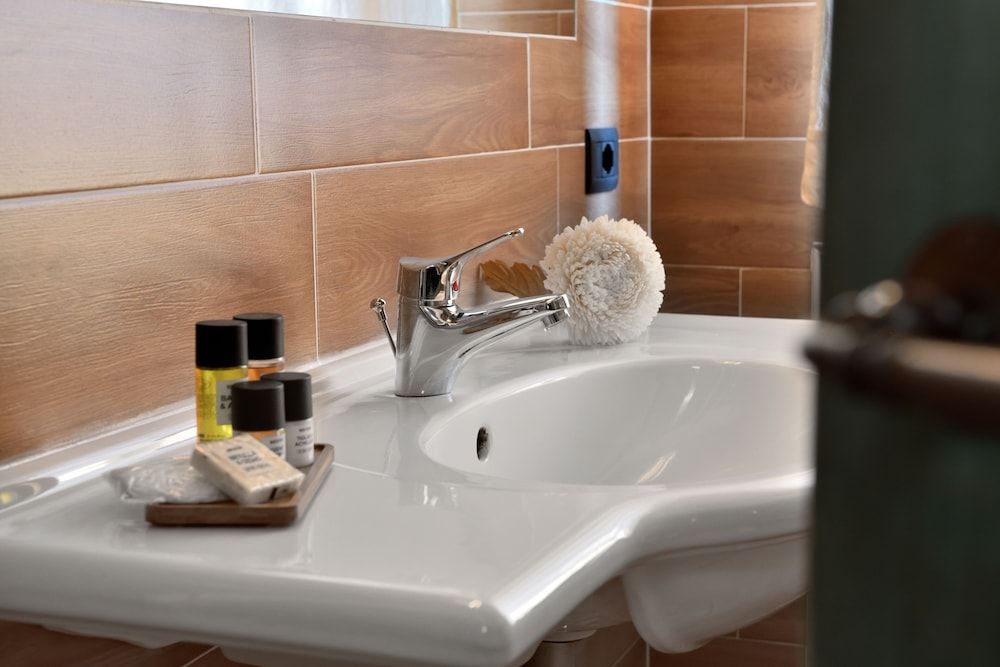 Porsenna Resort Deluxe Room 16