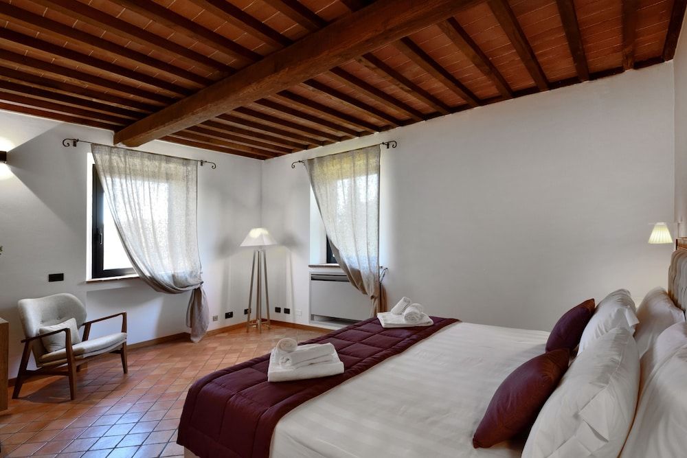 Porsenna Resort Deluxe Room 4