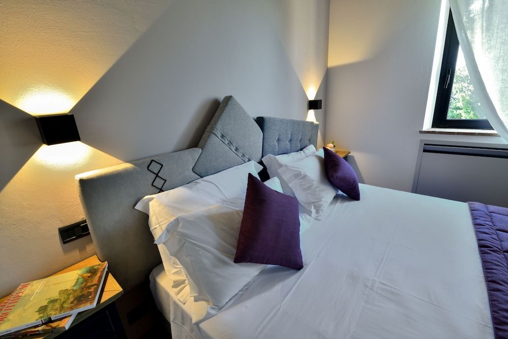 Porsenna Resort Deluxe Room 9