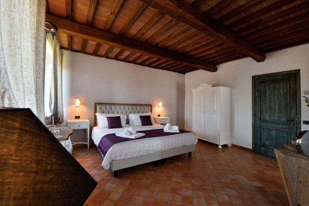 Porsenna Resort Deluxe Room 3