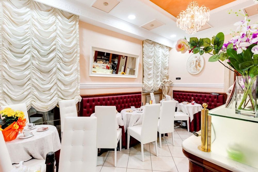 undefined Caroline Suite 5