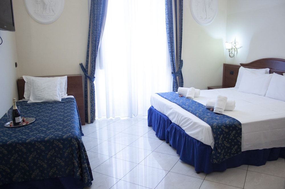 Caroline Suite Triple Room 4