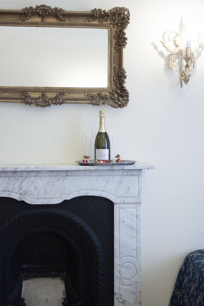 Caroline Suite Triple Room 12