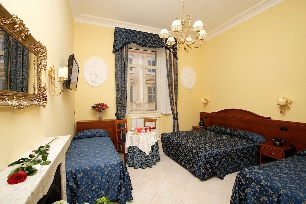 Caroline Suite Triple Room