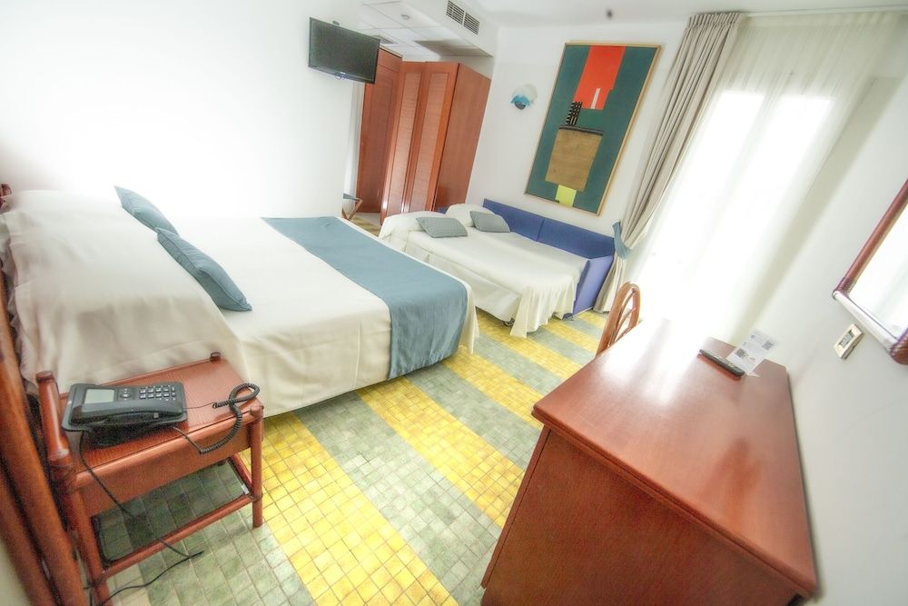 Hotel della Baia Family Room 2