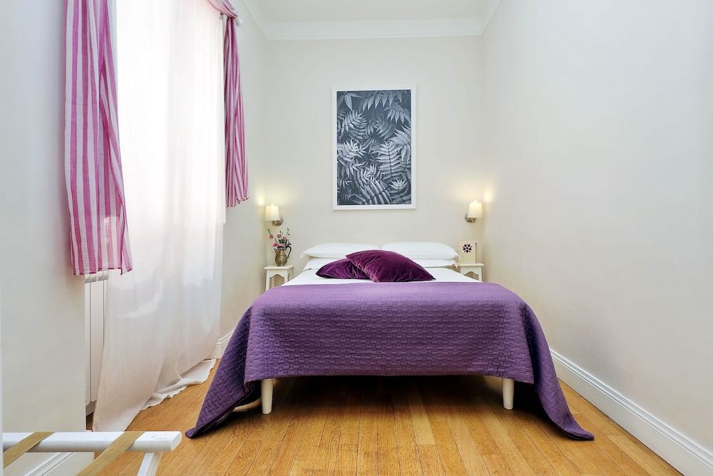 undefined Amaranto Romano 2