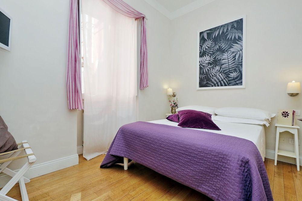 undefined Amaranto Romano 8