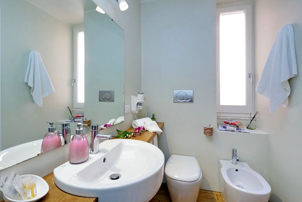 Amaranto Romano Double Room, 1 Double or 2 Twin Beds 9