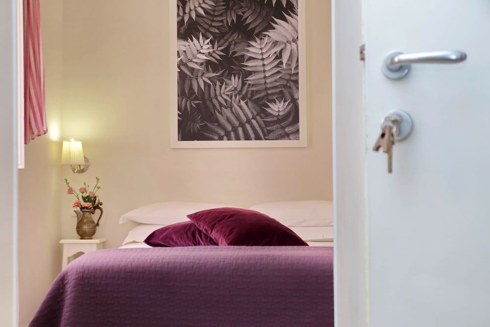 undefined Amaranto Romano 9