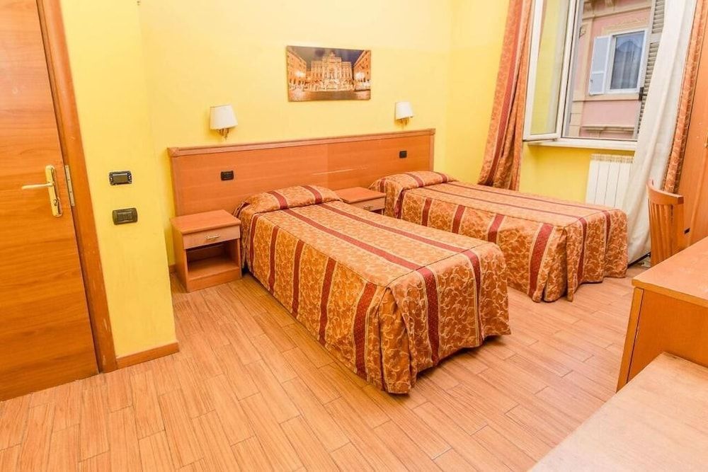 Hostel Beautiful Triple Room, Ensuite 2