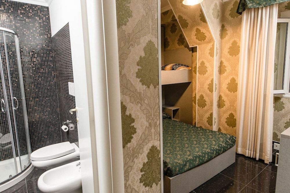 Hostel Beautiful Triple Room, Ensuite 5