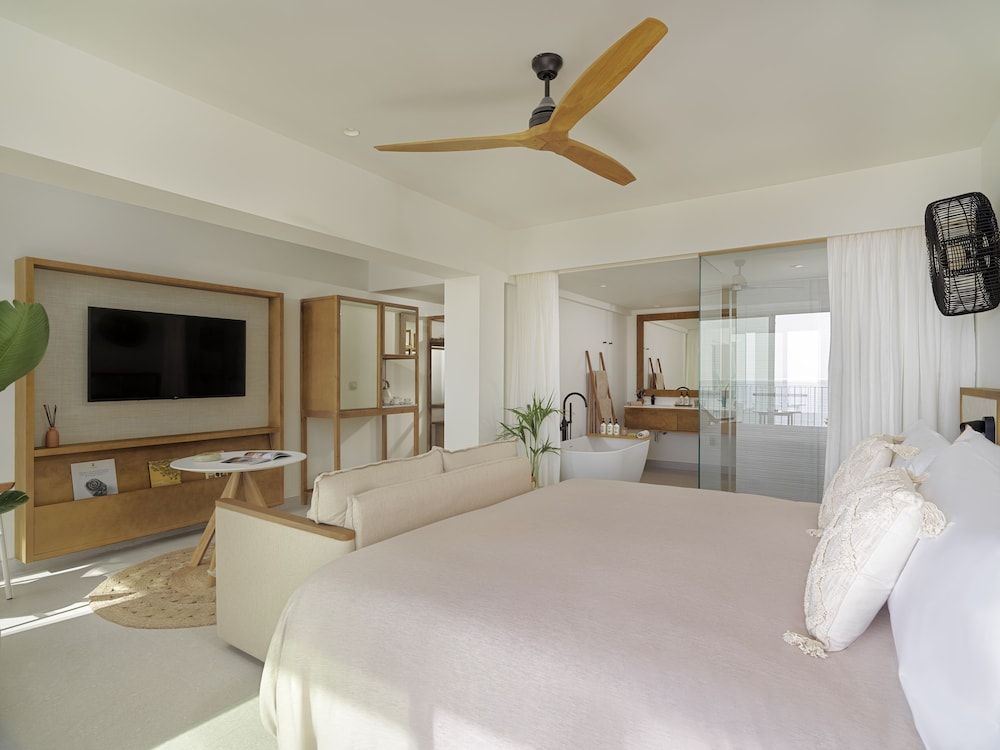 The Reserve Junior Suite Front Ocean View with Terrace Bathtub