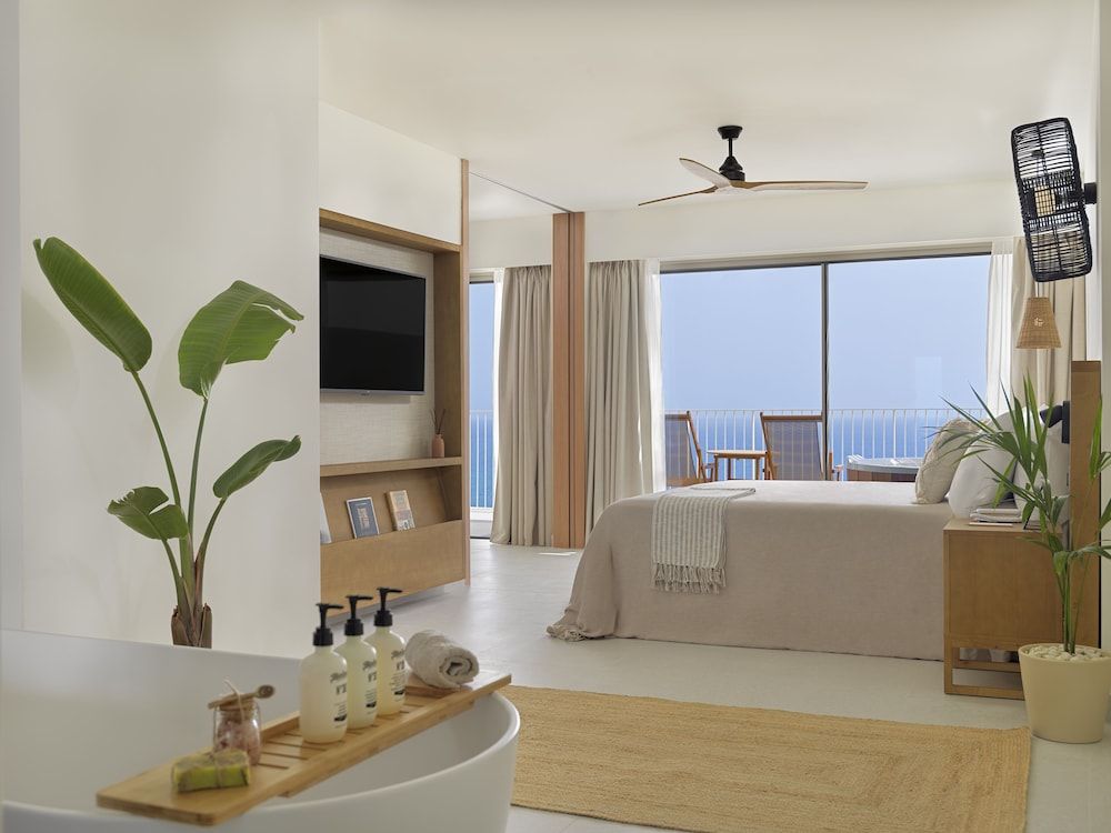 Suite, Bathtub, Oceanfront (The Reserve Master)