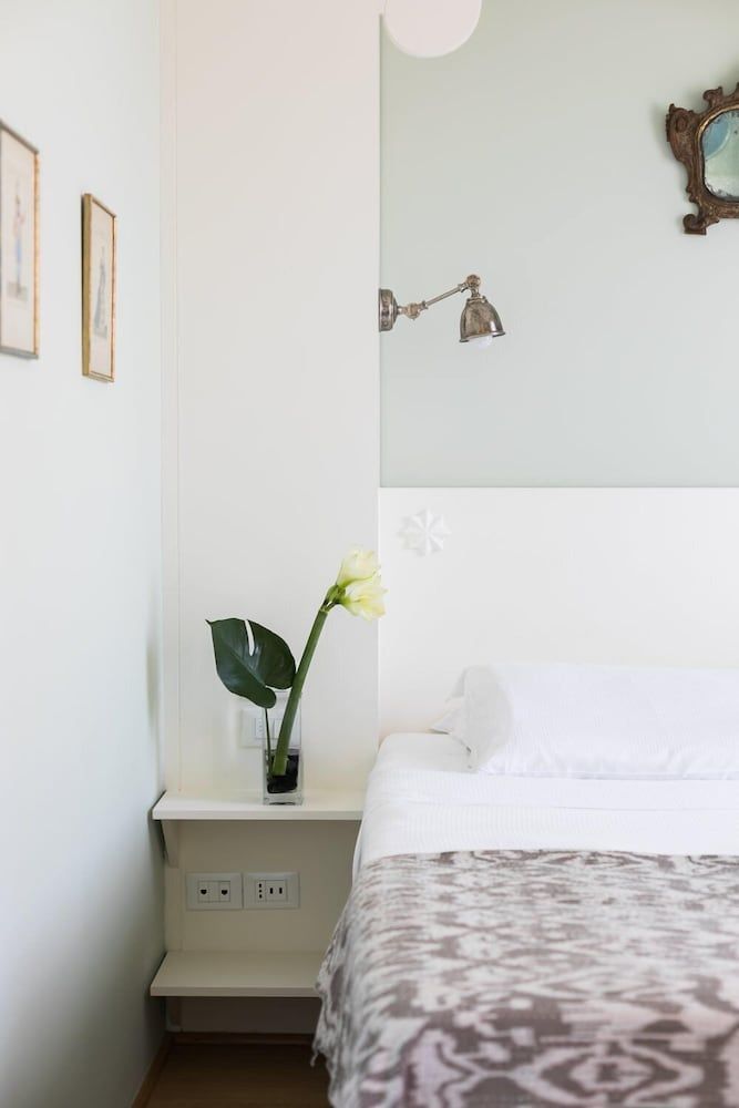 Rarity Suites Deluxe Double Room, 1 King Bed, City View 4