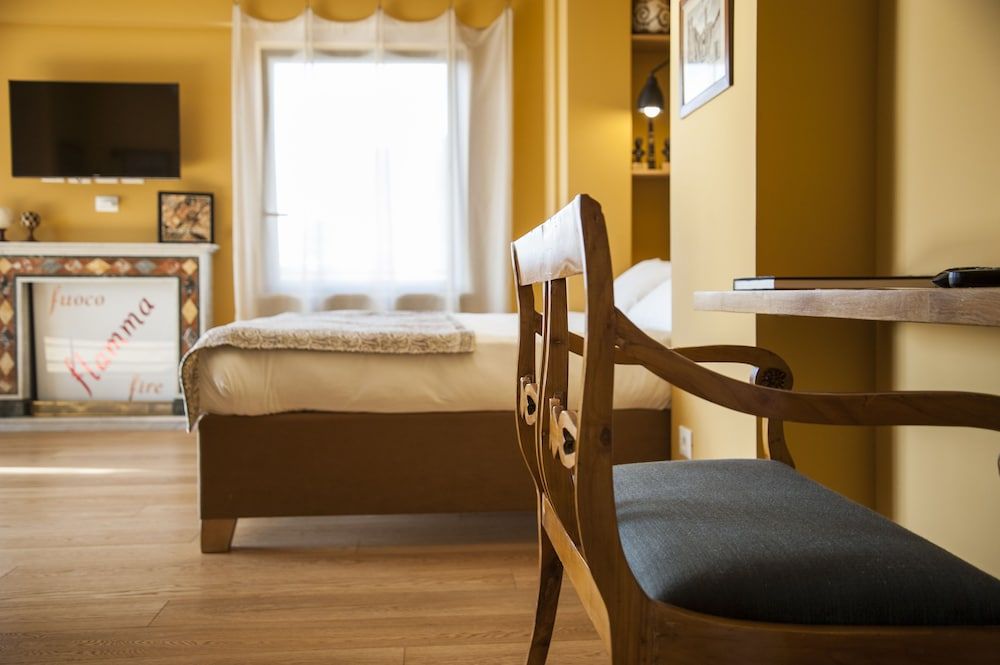 Panoramic Suite, King and Sofa Bed, City View, Balcony/Terrace