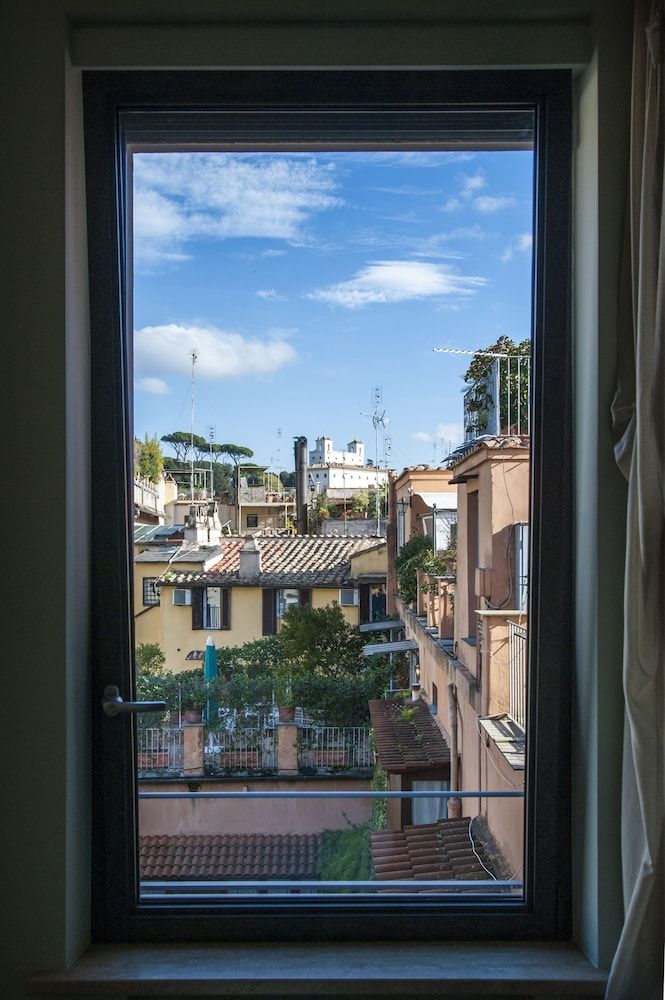 Rarity Suites Deluxe Double Room, 1 King Bed, City View 7