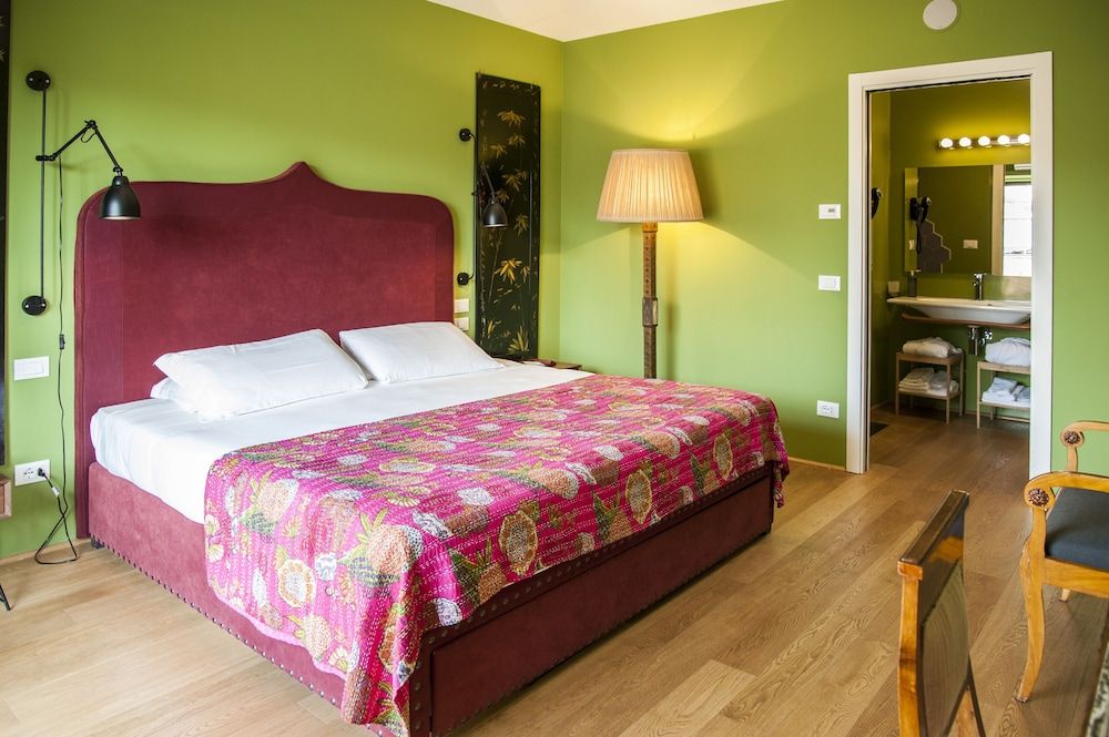 Superior Suite, City View, Balcony/Terrace