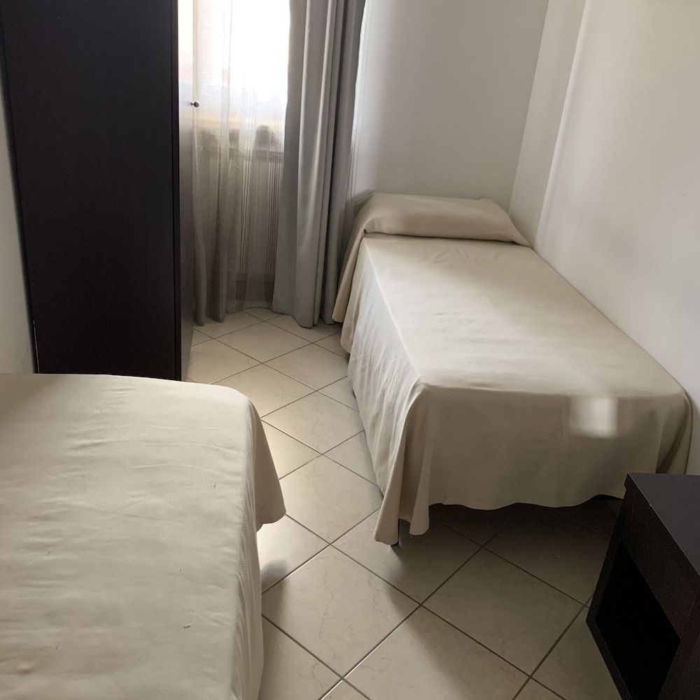 Hotel Star Double Room, 2 Twin Beds 2