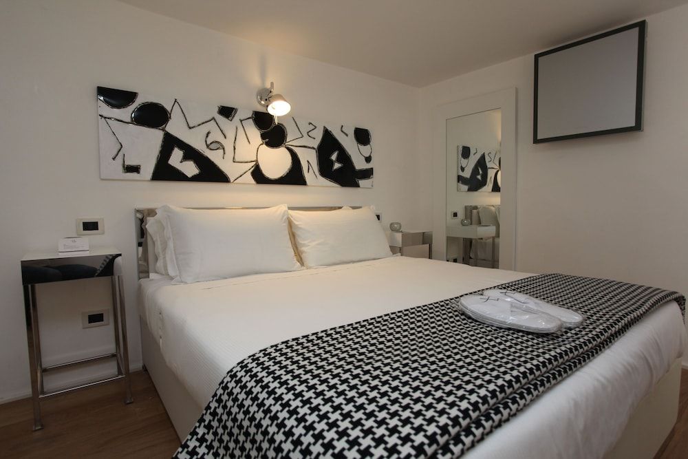 undefined LHP Suite Piazza del Popolo 2