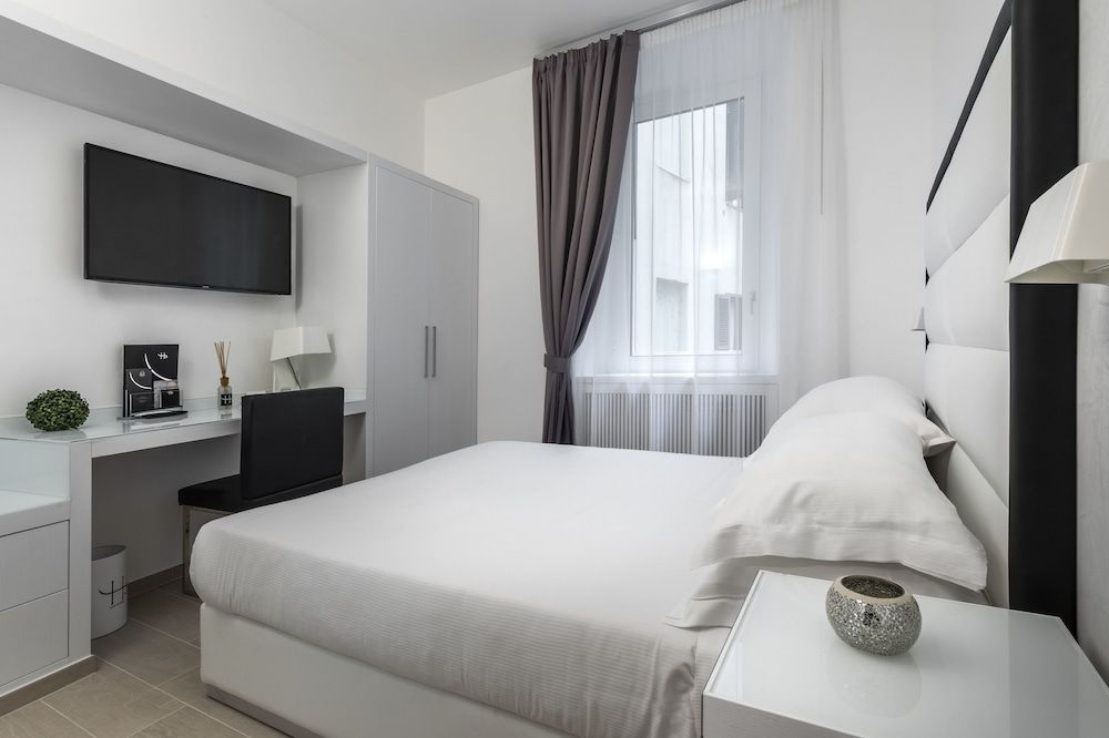 undefined LHP Suite Piazza del Popolo 3