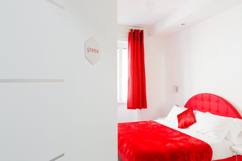 Vatican Grand Suite Deluxe Double Room 2