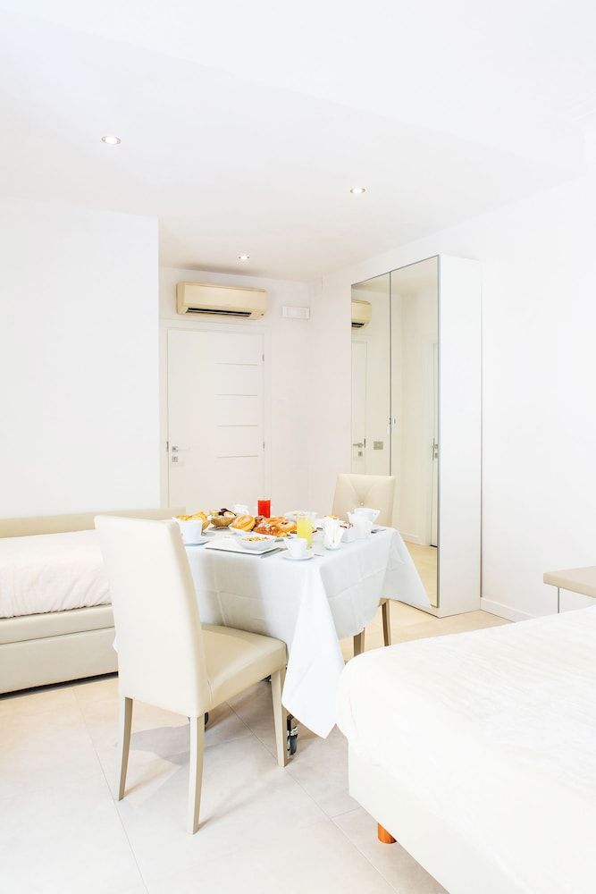 undefined Vatican Grand Suite 6