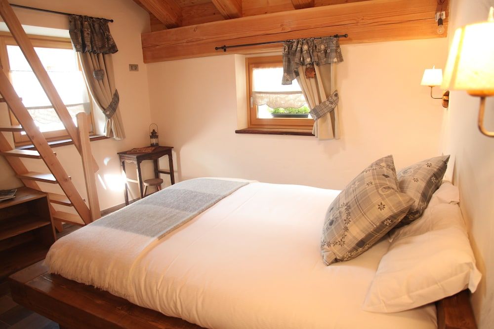 Deluxe Double Room (Mountain Bike)