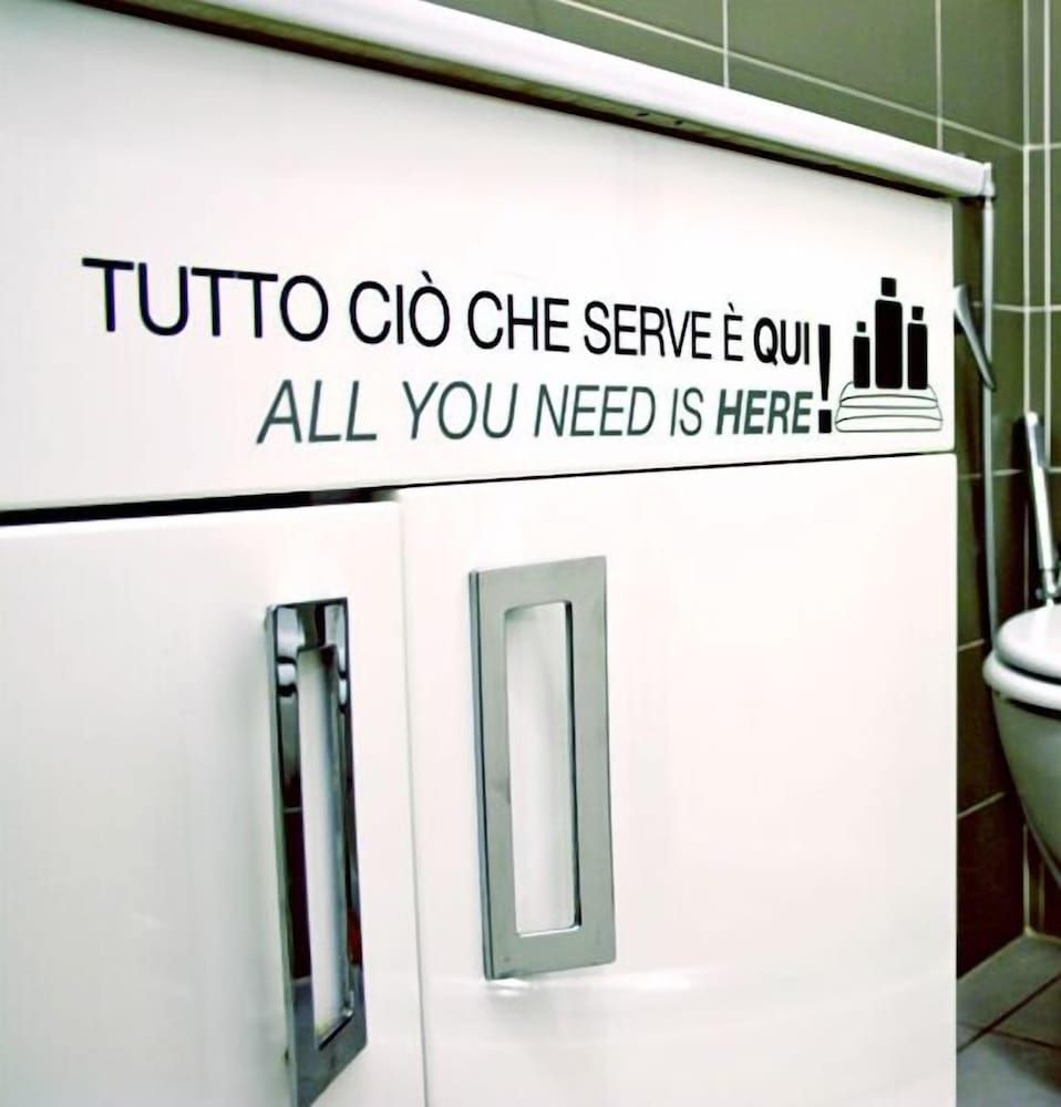 BeHouse Naples Room and Breakfast Quadruple Room 8