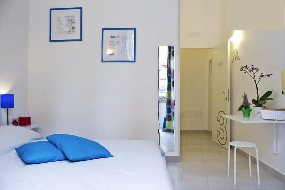BeHouse Naples Room and Breakfast Standard Double Room 5