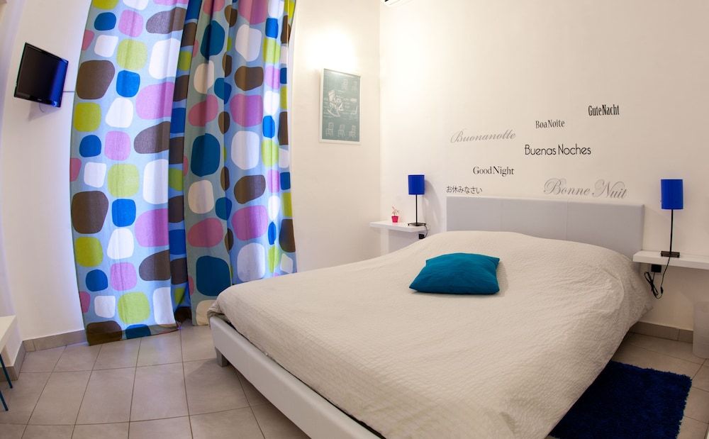 undefined BeHouse Naples Room and Breakfast 2