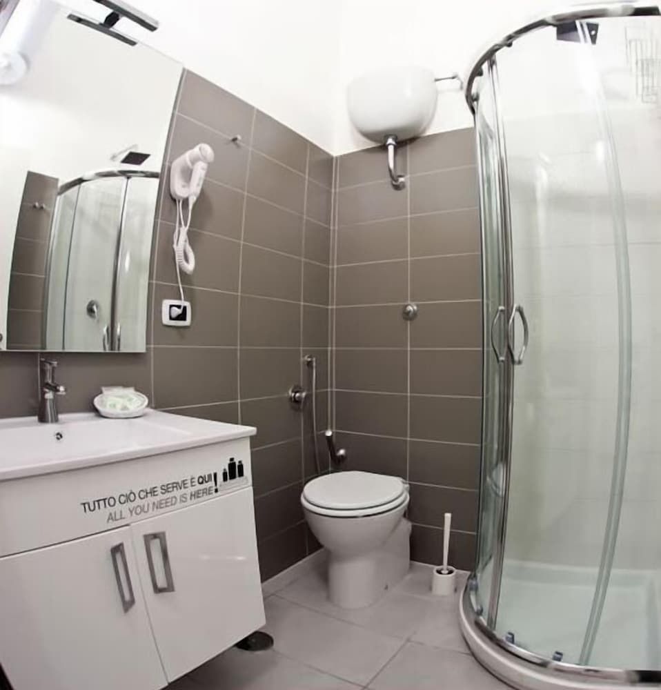 BeHouse Naples Room and Breakfast Quadruple Room 6