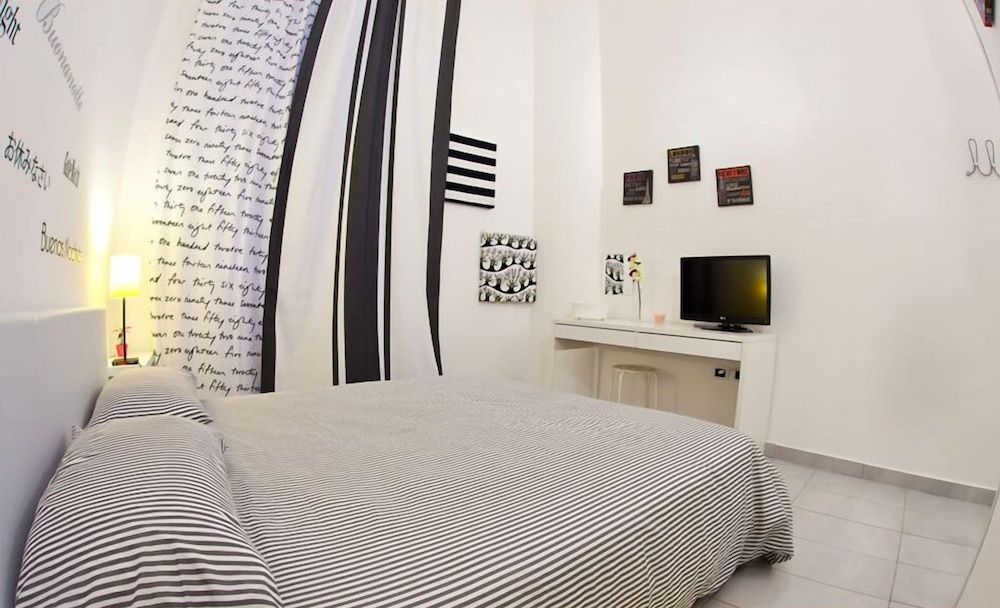 BeHouse Naples Room and Breakfast Standard Double Room 9
