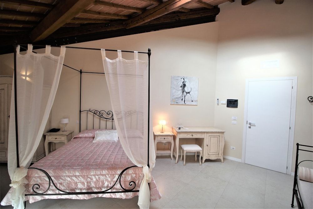 Villa del Sole Siena Standard Double Room 10